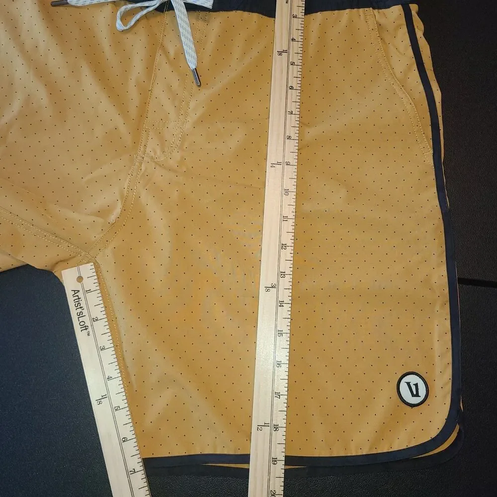 Vuori Cruise Boardshorts Mens 36 Gold Black Micro Dot Stretch Swim Trunks Surf